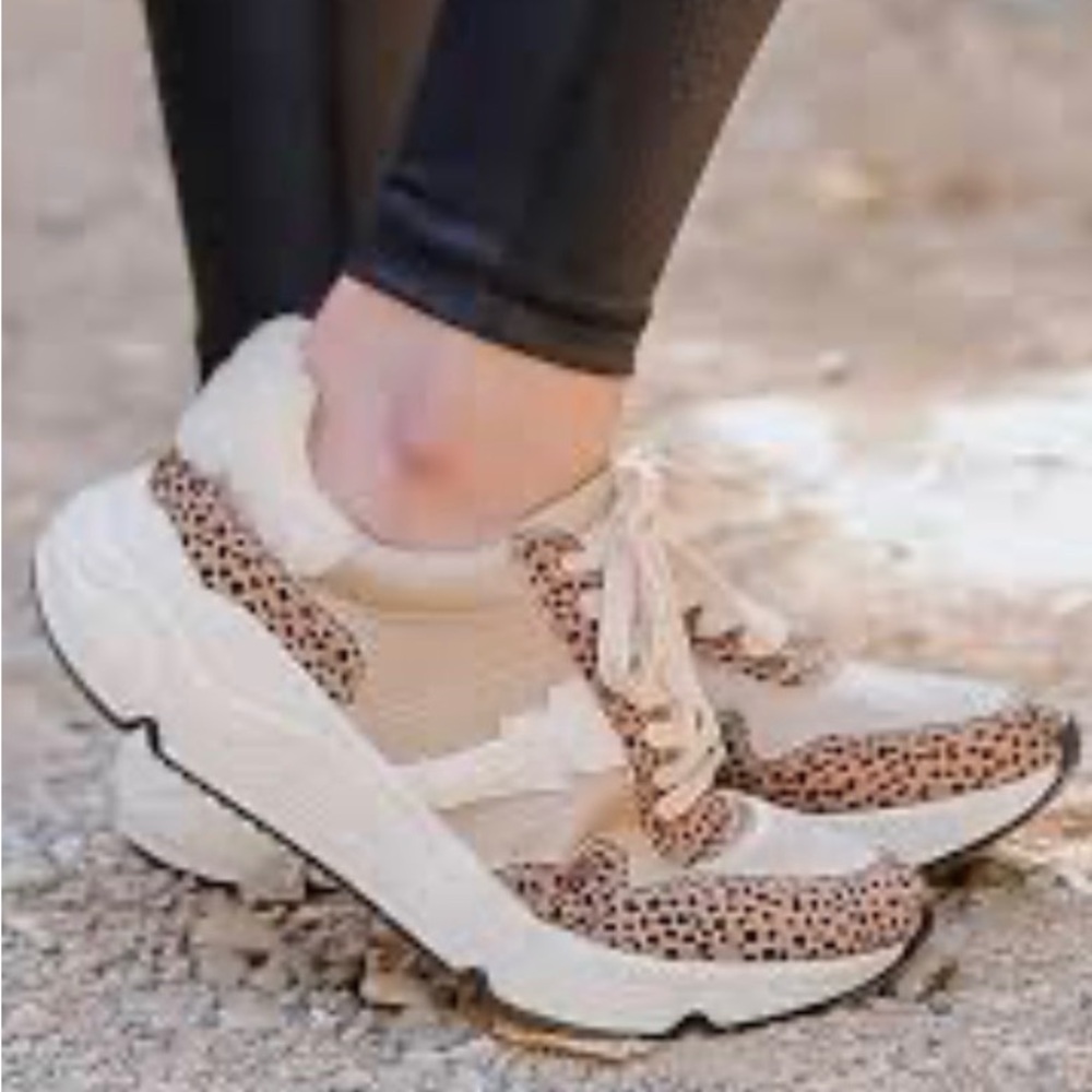 Women's Chunky Sneaker with Leopard Accent - Cream/Beige
